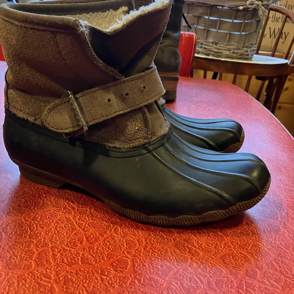 Snow boots